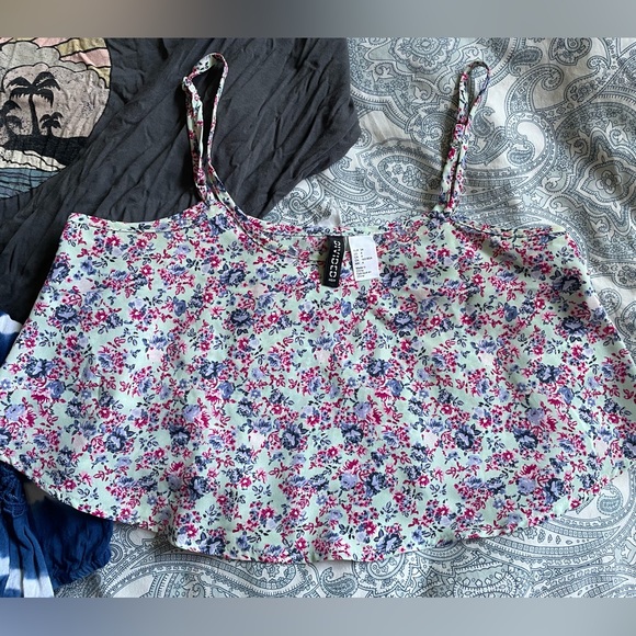 Crop tops - Picture 9 of 12